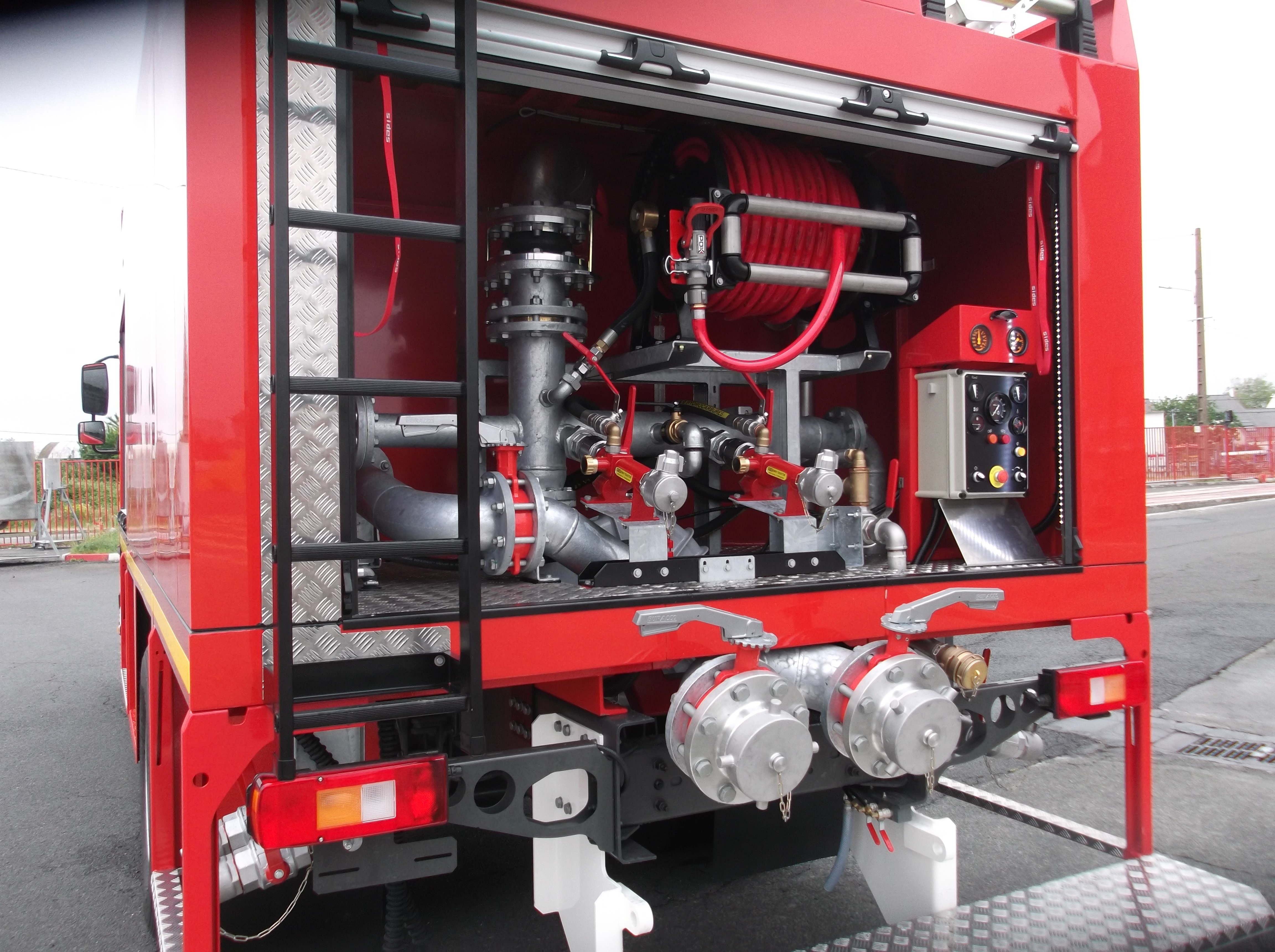 STENTOR, industry firefighting vehicle from Sides